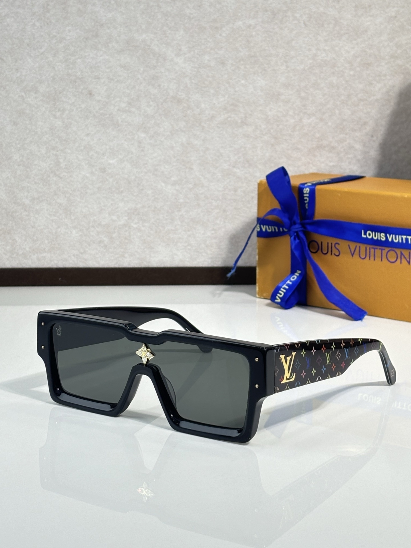 New Collection LV Glasses 300 New Collection LV Glasses 300
