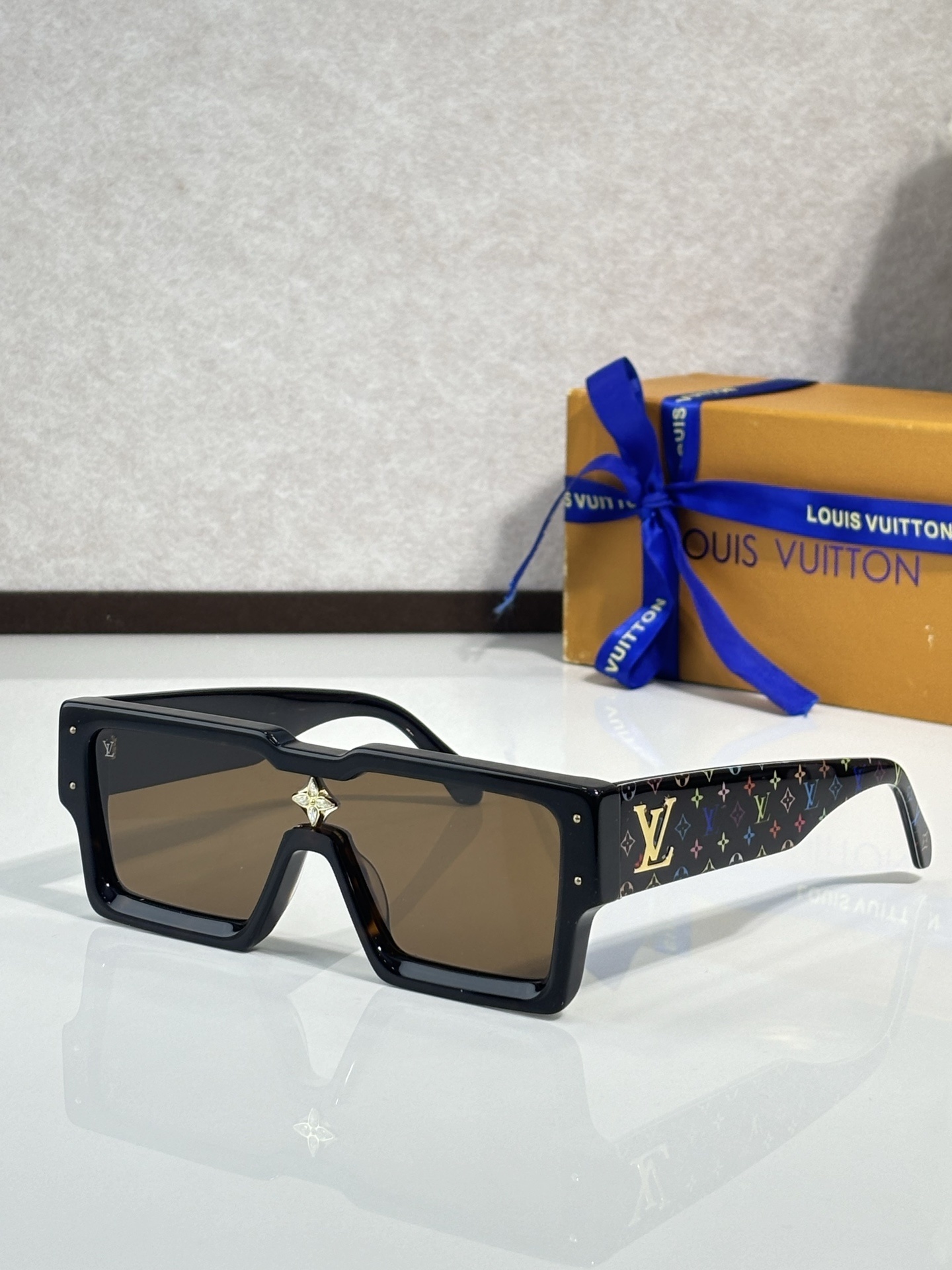New Collection LV Glasses 300 New Collection LV Glasses 300