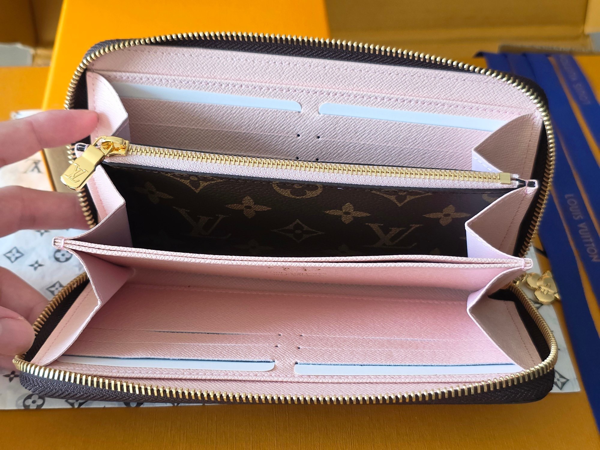 New Collection LV Bag 2520 New Collection LV Bag 2520