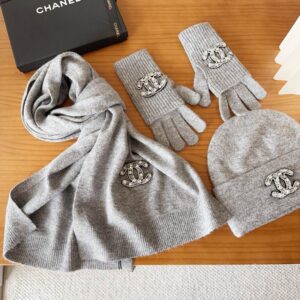 Chanel Scarf Hat Gloves (64) 3516187