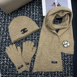 Chanel scarf hat gloves (35) 3422289
