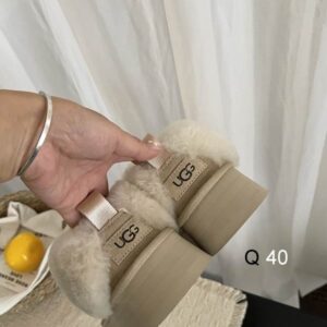 UGG sz35 40 HX1101 07 2720335
