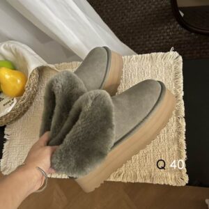 UGG sz35 40 HX1101 13 2720329