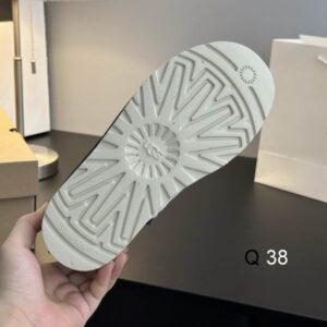 UGG sz35 40 LY110604 2720414