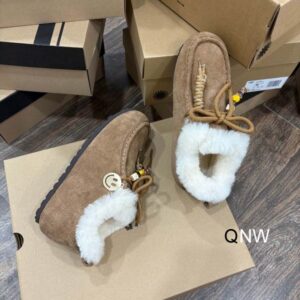 UGG sz35 40 N110911 2720470