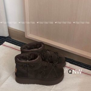 UGG sz35 40 N111511 2720527