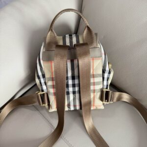 Horseshoe 17x20x14cm HQ (2) 1993491