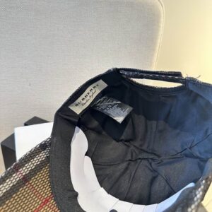 Burberry cap (534) 3546736