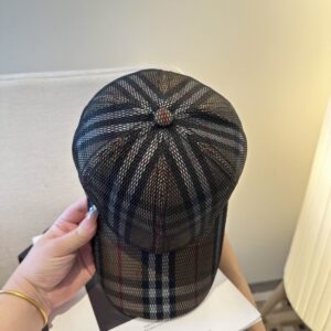 Burberry cap (538) 3546740