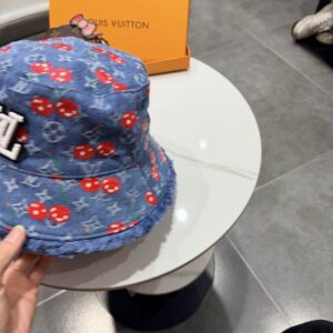 LV hat (1828) 3578009