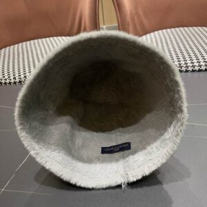 LV hat (576) 3560403