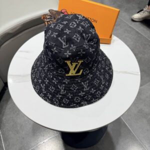 LV hat (95) 3577900